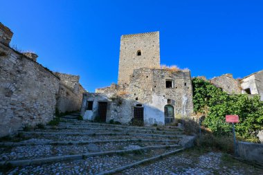 Terk edilmiş köy Craco, Basilicata bölgesi, İtalya.