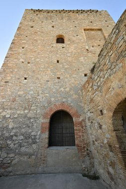 Norman Kulesi, İtalya 'nın Basilicata bölgesindeki terk edilmiş Craco köyünde..