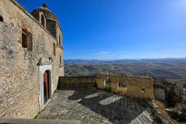 Terk edilmiş köy Craco, Basilicata bölgesi, İtalya.