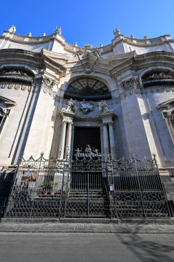 İtalya 'nın Sicilya kentindeki Catania' nın dini bir anıtı olan Chiesa della Badia di Sant 'Agata' nın Barok stili manzarası..