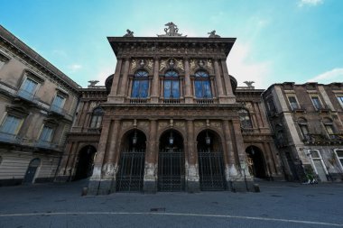 Catania, İtalya 'da Massimo Bellini Tiyatrosu. Teatro Massimo Bellini İtalya 'nın güneyindeki Catania, Sicilya' daki Piazza Vincenzo Bellini 'de yer alan bir opera binasıdır..