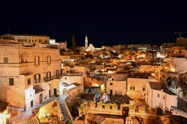 Ortaçağ şehri Matera, Basilicata İtalya 'nın güzel yaz günbatımında şehri..