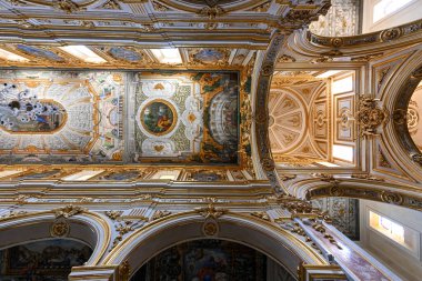 Matera, İtalya - 9 Ağustos 2023: Santa Maria della Bruna Katedrali veya Duomo. İç mekan. İtalya, Basilicata, Matera ili, Matera.