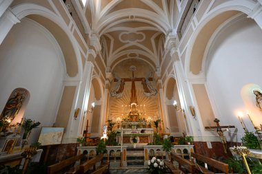 Matera, İtalya - 9 Ağustos 2023: Matera, İtalya 'da San Francesco d' Assisi Kilisesi İçişleri