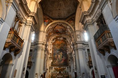 Palermo Sicilya, İtalya - 29 Ağustos 2023: Barok-Mannerist tarzın dış görünüşü Chiesa di Santa Ninfa dei Crociferi, İtalya 'nın Palermo Sicilya kentinde Via Maqueda üzerinde tarihi bir dönüm noktasıdır..