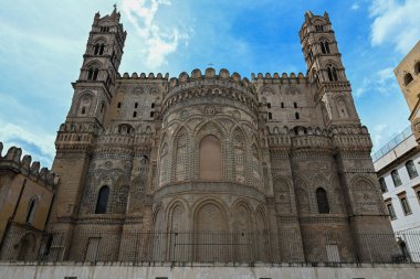 Katedral Palermo, palermo (Sicilya, İtalya) mimari bir kompleksi var. Kilise 1185 dikilmiştir walter ophamil, palermo ve Kral Kurmanci Başpiskoposu tarafından william II's Bakanı