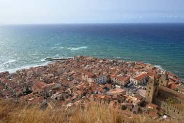 Cefalu (Duomo di Cefalu) Katedrali Bazilikası Cefalu, Sicilya, İtalya Roma Katolik kilisesidir. 1131, Norman tarzında inşa adanan katedral,.