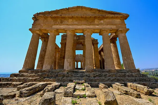 Agrigento, Sicilya, İtalya 'daki Tapınaklar Vadisi' ndeki Konkordiya Tapınağı