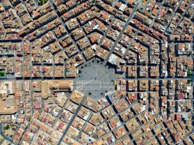 İtalya, Sicilya 'da altıgen kasaba meydanı olan küçük bir kasaba olan Grammichele' nin havadan görünüşü.