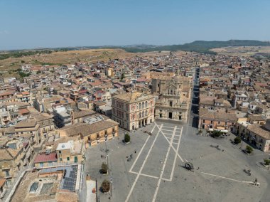 İtalya, Sicilya 'da altıgen kasaba meydanı olan küçük bir kasaba olan Grammichele' nin havadan görünüşü.
