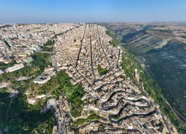 Ragusa İbla 'nın havadan görünüşü. Ragusa İbla 'nın yukarıdan görünüşü, Ragusa ili, Val di Noto, Sicilya, İtalya.