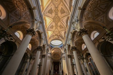 Ragusa, İtalya - 26 Ağustos 2023: San Giovanni Battista Katedrali Sicilya 'daki Ragusa barok kasabasında.