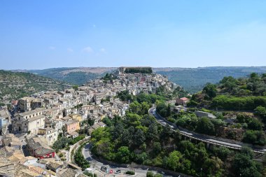 Ragusa Kilisesi 'nden Ragusa manzarası Ragusa, İtalya' daki merdivenler..