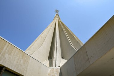 İtalya, Sicilya 'daki Madonna delle Lacrime Bazilikası. 20. yüzyıl Roma Katolik Marian türbesi kilisesi..