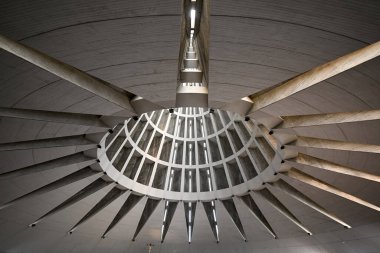 Syracuse, İtalya - 25 Ağustos 2023: Syracuse, Sicilya, İtalya 'daki Madonna delle Lacrime Bazilikası. 20. yüzyıl Roma Katolik Marian türbesi kilisesi..