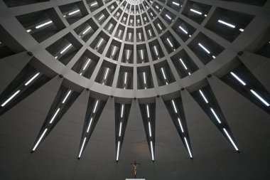 Syracuse, İtalya - 25 Ağustos 2023: Syracuse, Sicilya, İtalya 'daki Madonna delle Lacrime Bazilikası. 20. yüzyıl Roma Katolik Marian türbesi kilisesi..