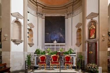 Syracuse, İtalya - 25 Ağustos 2023: Syracuse, Sicilya, İtalya 'da Santa Lucia Ekstra Moenia Anıtı.