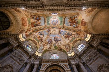 Syracuse, İtalya - 24 Ağustos 2023: Syracuse, Sicilya, İtalya 'daki Katedral' in İçi. Duomo di Siracusa 7. yüzyılda inşa edildi.