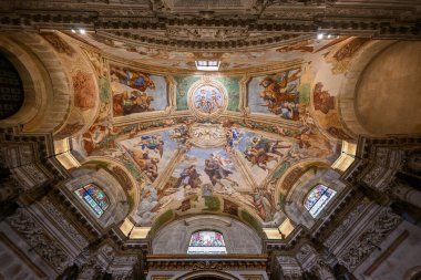 Syracuse, İtalya - 24 Ağustos 2023: Syracuse, Sicilya, İtalya 'daki Katedral' in İçi. Duomo di Siracusa 7. yüzyılda inşa edildi.