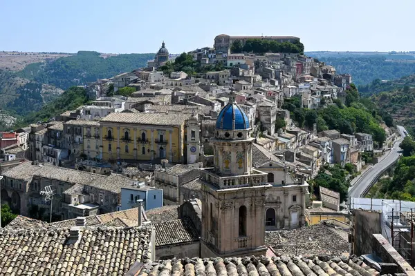 stock image Blue dome of the Baroque style Chiesa di Santa Maria dell Itria covered with eight Caltagirone terracotta panels decorated with large rococo flower vases in Ragusa Ibla Sicily Italy.