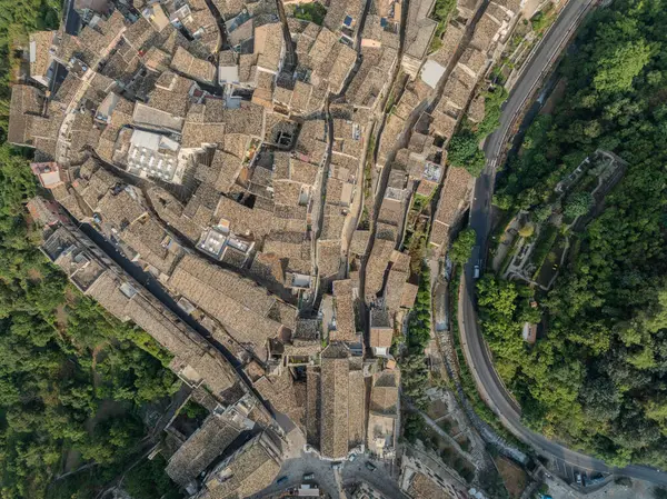 Ragusa İbla 'nın havadan görünüşü. Ragusa İbla 'nın yukarıdan görünüşü, Ragusa ili, Val di Noto, Sicilya, İtalya.