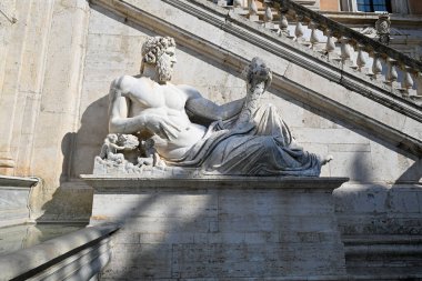 Roma, İtalya - 30 Ağustos 2023: Roma, İtalya, Capitol Meydanı, Capitol Meydanı, Palazzo Senatorio, Palazzo, Senatorio 'da Tanrıça Roma Çeşmesi Detayları