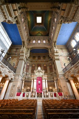 Roma, İtalya - 31 Ağustos 2023: Büyük Roma Sinagogu. Roma 'daki Yahudi cemaati M.Ö. 2. yüzyıla kadar gitse de, şu anki sinagog binası 1870 yılından kalma..