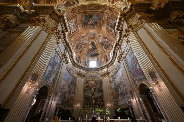 Roma, İtalya - 31 Ağustos 2023: Roma, İtalya 'daki Sant' Andrea della Valle Bazilikası.