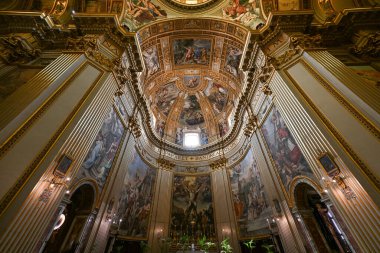 Roma, İtalya - 31 Ağustos 2023: Roma, İtalya 'daki Sant' Andrea della Valle Bazilikası.