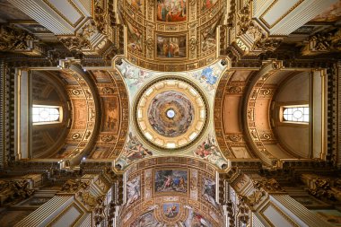 Roma, İtalya - 31 Ağustos 2023: Roma, İtalya 'daki Sant' Andrea della Valle Bazilikası.