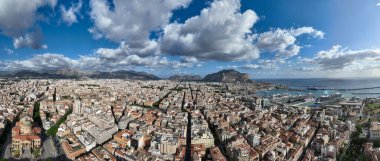 Palermo, Sicilya, İtalya 'nın gündüz panoramik görüntüsü.