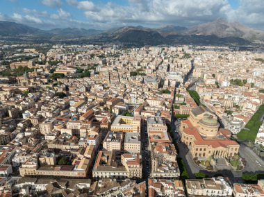 Palermo, Sicilya, İtalya 'nın gündüz panoramik görüntüsü.
