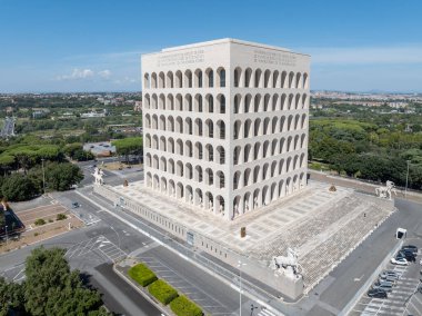 Palazzo della Civilita Italiana (İtalyan Medeniyeti Sarayı). Sede Fendi Roma. Viale della Civilt del Lavoro. İtalya 'nın Roma ilçesi.