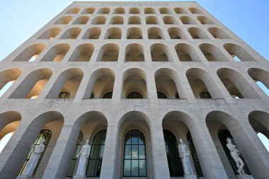 Palazzo della Civilita Italiana (İtalyan Medeniyeti Sarayı). Sede Fendi Roma. Viale della Civilt del Lavoro. İtalya 'nın Roma ilçesi.