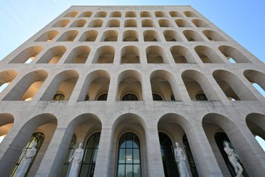 Palazzo della Civilita Italiana (İtalyan Medeniyeti Sarayı). Sede Fendi Roma. Viale della Civilt del Lavoro. İtalya 'nın Roma ilçesi.