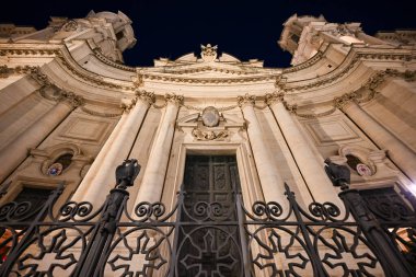 Agone 'daki Aziz Agnese Kilisesi' nin dışı, Piazza Navona, Roma, İtalya.