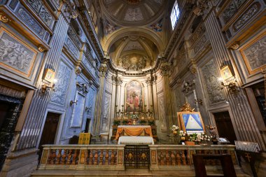 Roma, İtalya - 1 Eylül 2023: Saint Vincent Kilisesi ve Trevi 'deki Anastasius Kilisesi (Santi Vincenzo e Anastasio a Trevi).