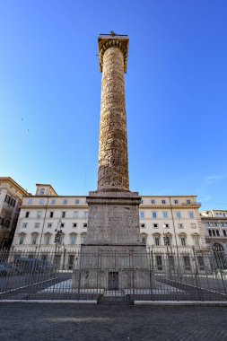 Roma, İtalya 'daki Piazza Colonna' da Marcus Aurelius 'un sütunları.