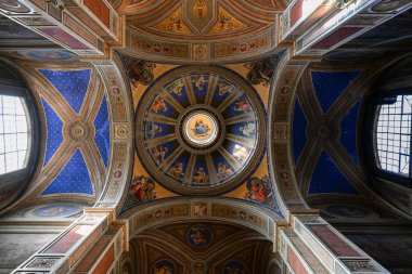 Roma, İtalya - 1. Sezon 2023: Campo Marzio, Roma 'daki St. Augustine Bazilikası İç Görünümü (Basilica di Sant' Agostino in Campo Marzio), Roma, İtalya