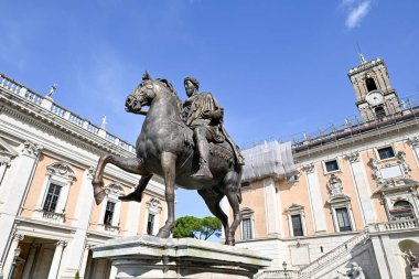 Piazza del Campidoglio, Roma, İtalya 'da Marcus Aurelius' un Binicilik Heykeli.
