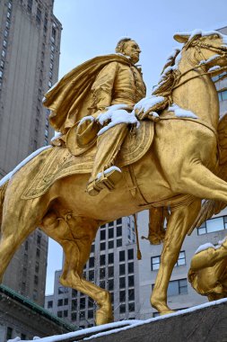 William Sherman memorial Central Park Güney tarafından Augustus Saint-Gaudens köşesinde kış New York'ta. William Sherman bir Amerikan İç Savaşı'nda görev yapan ABD genel oldu.