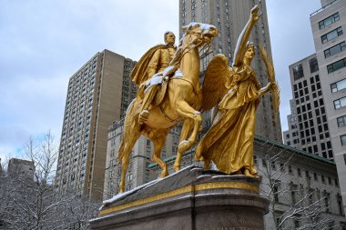 William Sherman memorial Central Park Güney tarafından Augustus Saint-Gaudens köşesinde kış New York'ta. William Sherman bir Amerikan İç Savaşı'nda görev yapan ABD genel oldu.