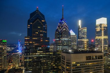 Philadelphia, Pennsylvania 'daki Liberty Place' in gökdelenlerinin hava görüntüsü.