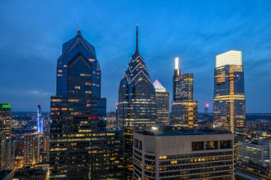 Philadelphia, Pennsylvania 'daki Liberty Place' in gökdelenlerinin hava görüntüsü.