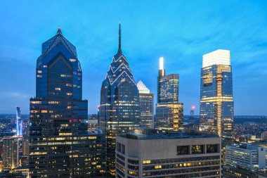Philadelphia, Pennsylvania 'daki Liberty Place' in gökdelenlerinin hava görüntüsü.