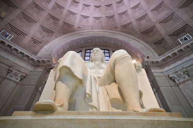 Philadelphia, Pennsylvania - 26 Mayıs 2024: Franklin Enstitüsü 'nün kubbesinde Ben Franklin. Heykeltıraş James Earle Fraser.