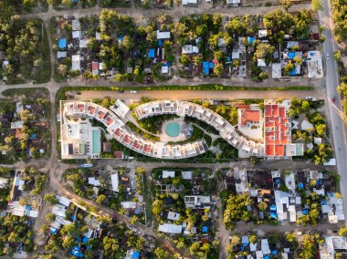 Şafakta Meksika, Yucatan 'daki otellerin ve tatil beldelerinin havadan görüntüsü..