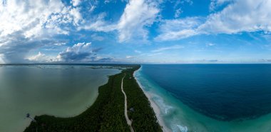 Boca Paila, Tulum, Meksika 'nın hava görüntüleri.