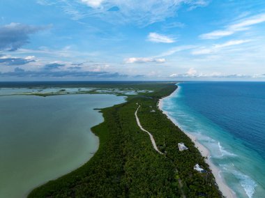 Boca Paila, Tulum, Meksika 'nın hava görüntüleri.