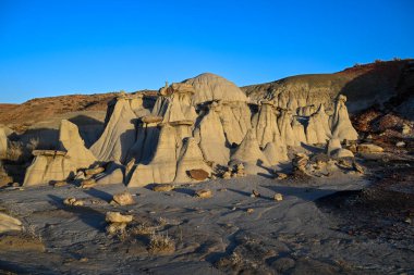 Bisti / De-Na-Zin Wilderness 'deki Hayaller Vadisi, New Mexico, ABD.